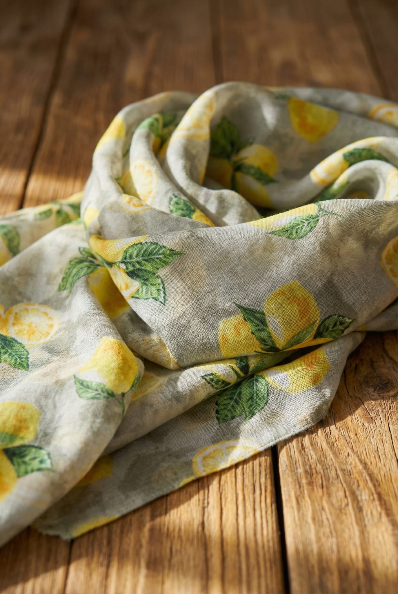 Sjaal met citroenenprint grijs en geel