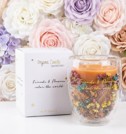 Geurkaarsen met tekst.'Friends & flowers color the world '